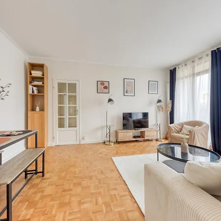 T3 10min From Orly Airport And 5min From Rer B Apartment